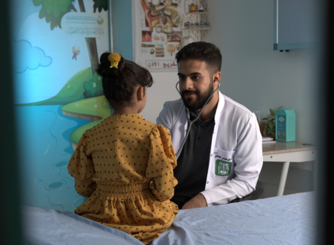 110 € peuvent fournir des soins médicaux essentiels à un enfant orphelin.